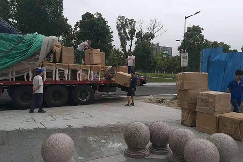 家具拆装：一次温馨的家庭DIY体验